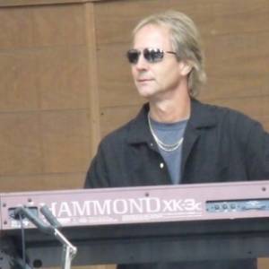 Keyboard player in Reading